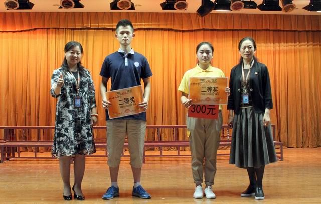 調(diào)整大小 11、蘇曉紅主任和張榮霞主任給獲得二等獎(jiǎng)的代表隊(duì)頒獎(jiǎng).jpg