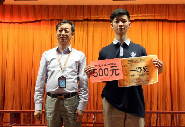 調(diào)整大小 10、吳良照書記給獲得一等獎(jiǎng)的代表隊(duì)頒獎(jiǎng).jpg